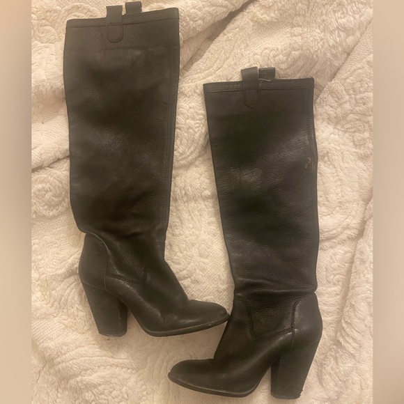 Vince Camuto black leather kneehighs with scrape on back of heel - Picture 4 of 8